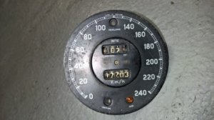 Cadran de compteur de vitesse en kilométres/heure avec mécanisme incomplet. VENDU