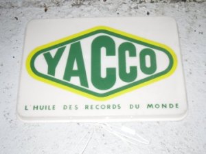 Panneau publicitaire YACCO éclairé
