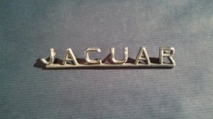 Emblème JAGUAR sur le coffre arrière pour JAGUAR (MK2,MK10,E type,....) VENDU